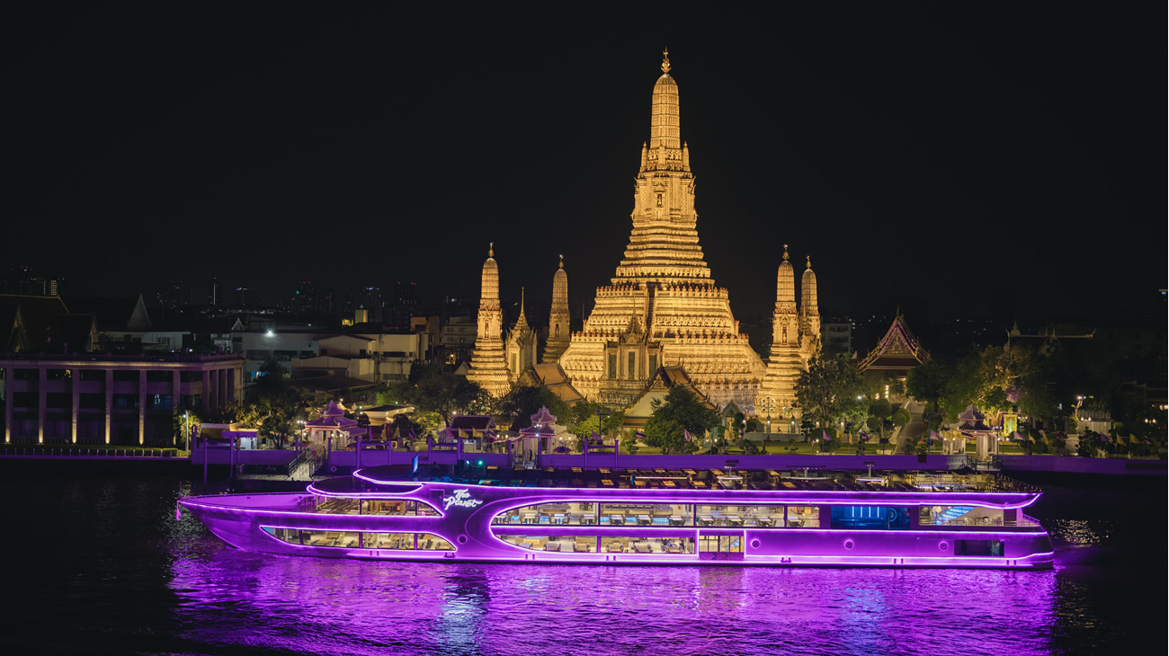 Explore Luxury Dining Adventure with Bangkok River Cruise Night Along the iconic Chao Phraya River Night Scenery